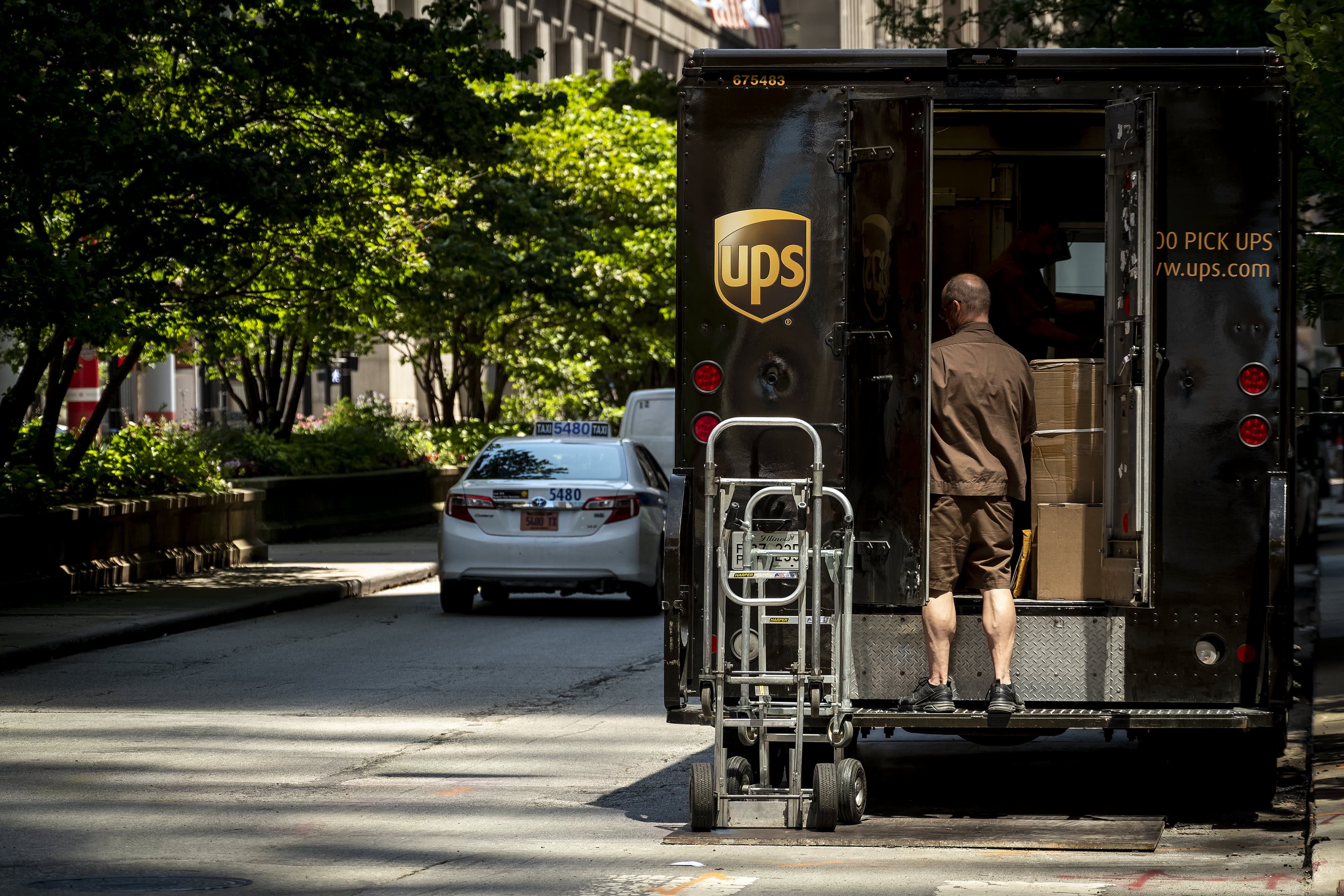 HOW MUCH MONEY CAN YOU MAKE OWNING A UPS STORE