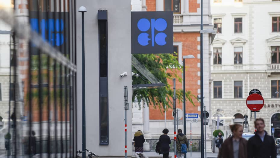 Logo của Tổ chức Các nước Xuất khẩu Dầu mỏ (OPEC) tại trụ sở chính.