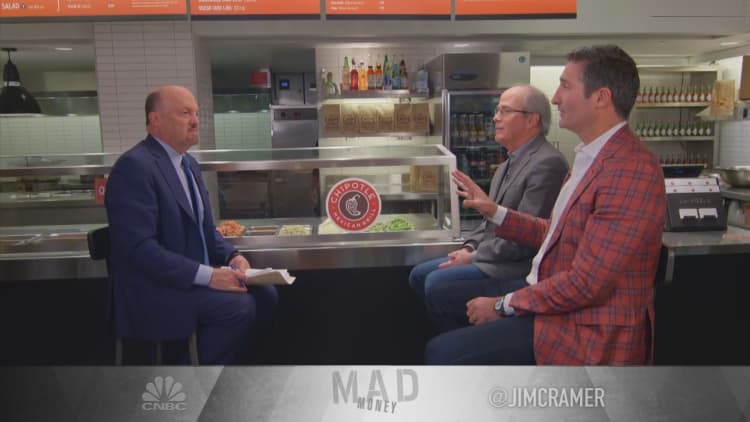 Chipotle execs talk deliveries, supporting farmers, bounce back from food issues with Jim Cramer