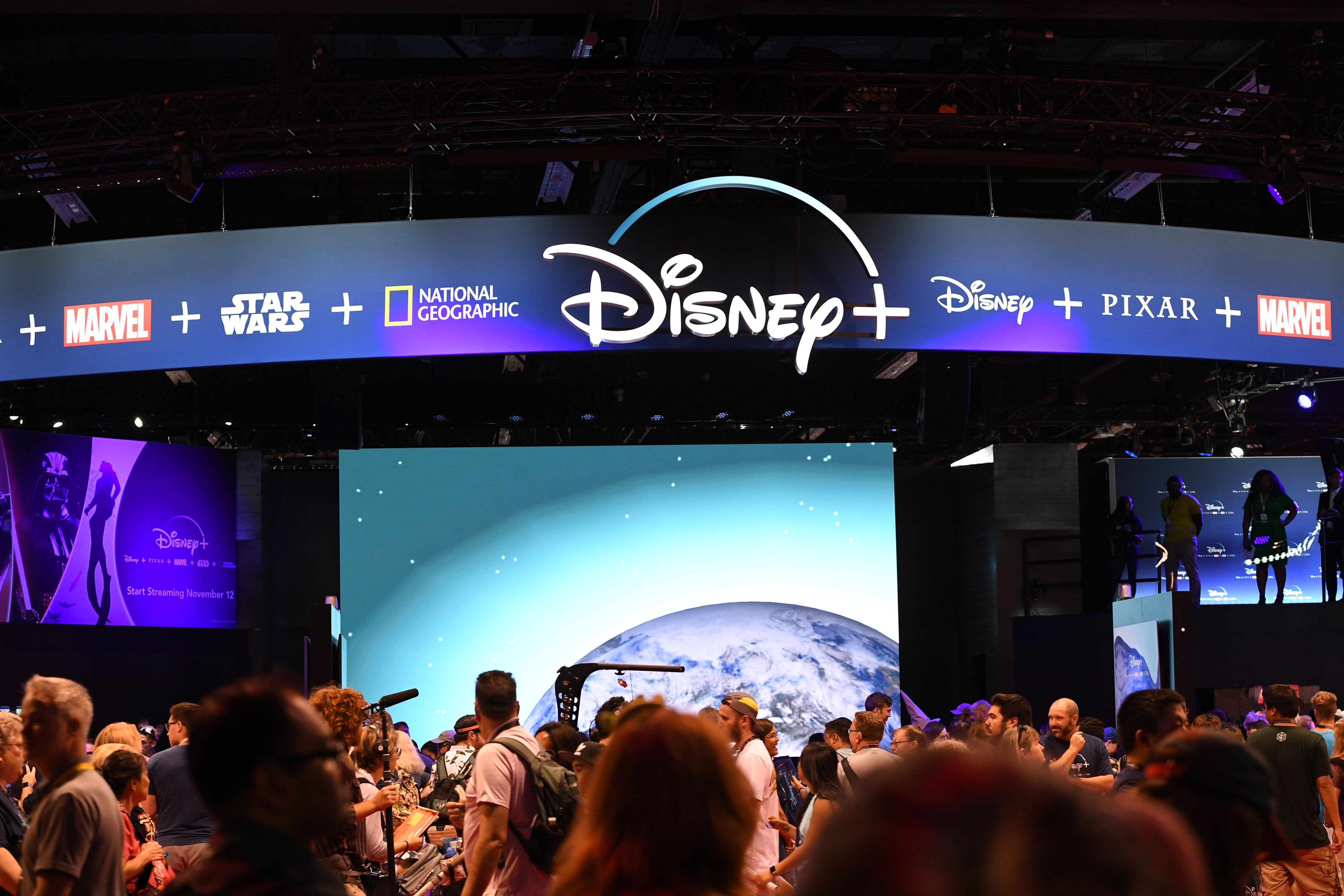 Jim Cramer nói rằng anh ấy sẽ mua Disney sau khi cổ phiếu giảm giá trên bản tin Netflix