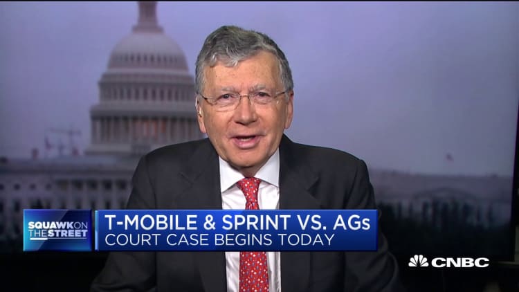 5G networks a 'national imperative', says former FCC chairman