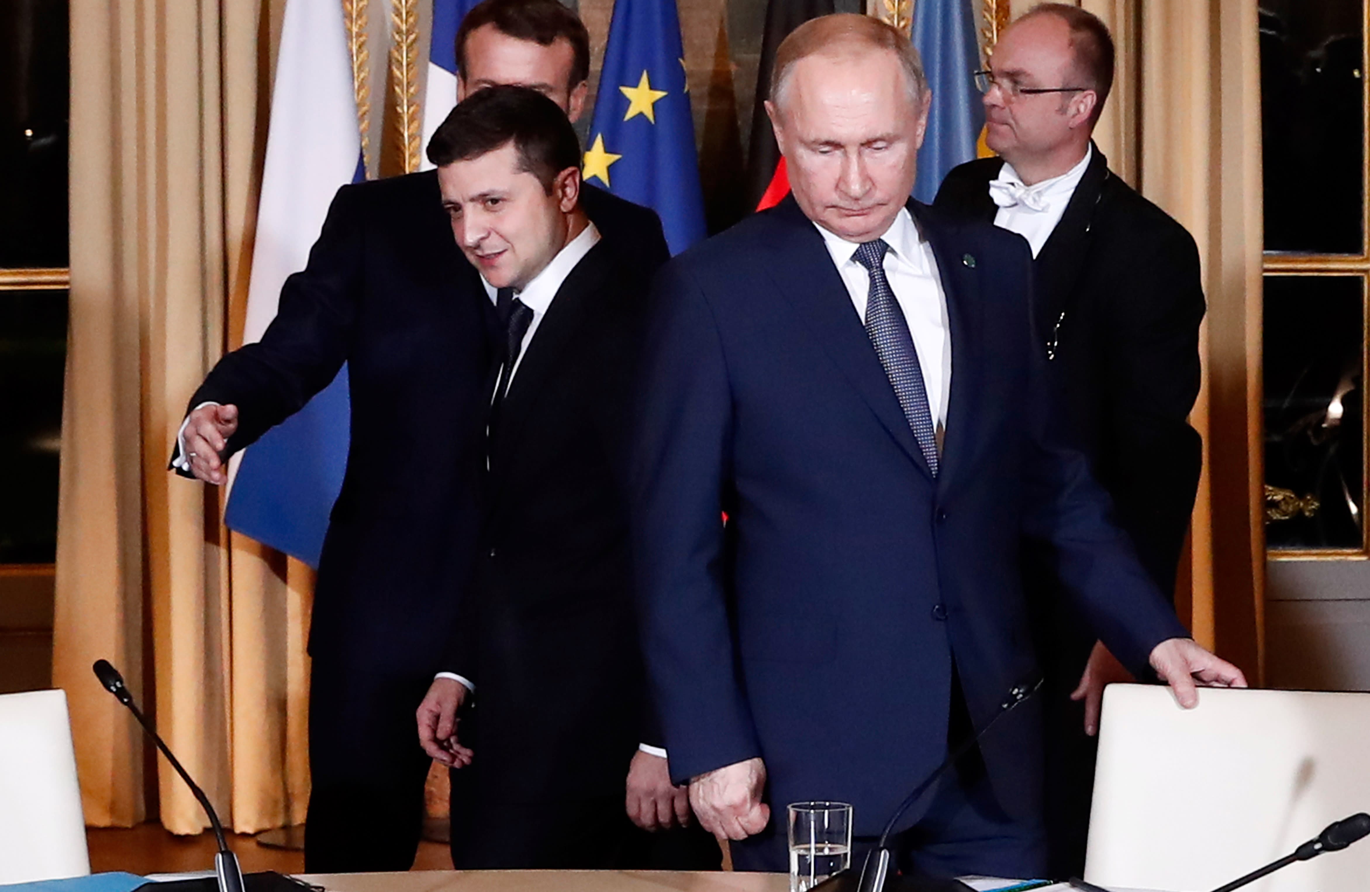 Russia and Ukraine hold talks in Paris