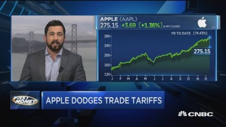 Apple hits all-time high as tariffs are put on hold