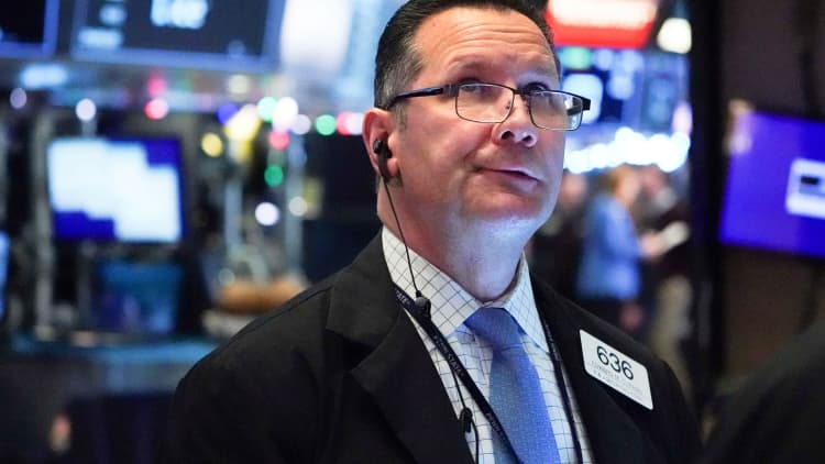 Wall Street points toward flat to lower open
