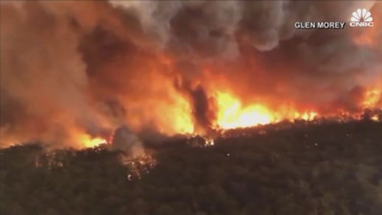 Southeastern Australian continues to battle massive brush fires