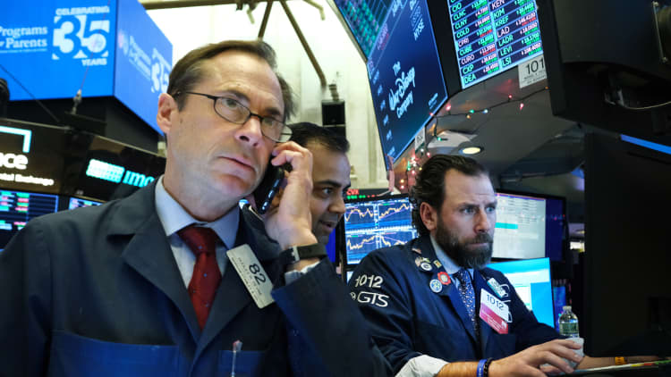 Stocks point to a flat open as geopolitical tension concerns wane