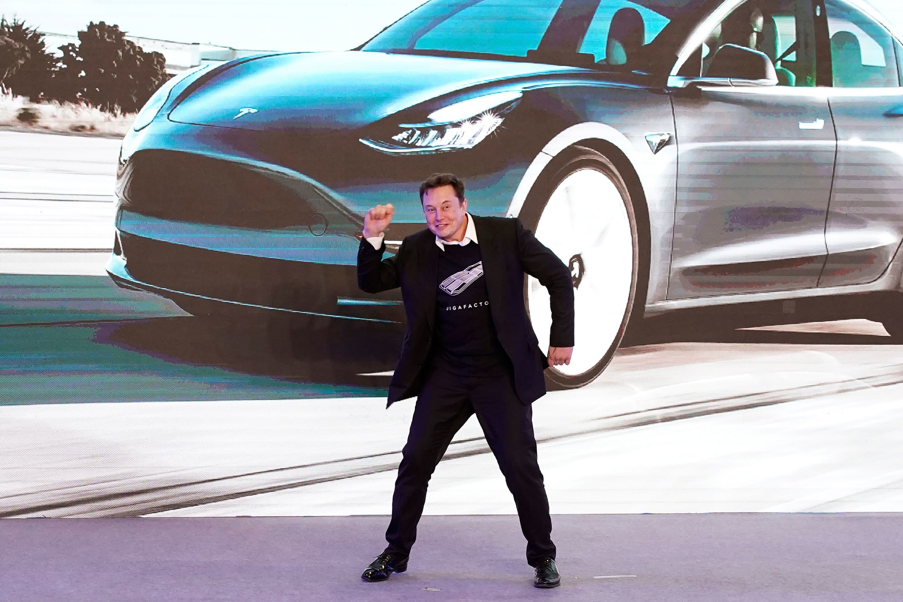Tesla buys $1.5 billion in bitcoin and plans to start accepting it as payment for products