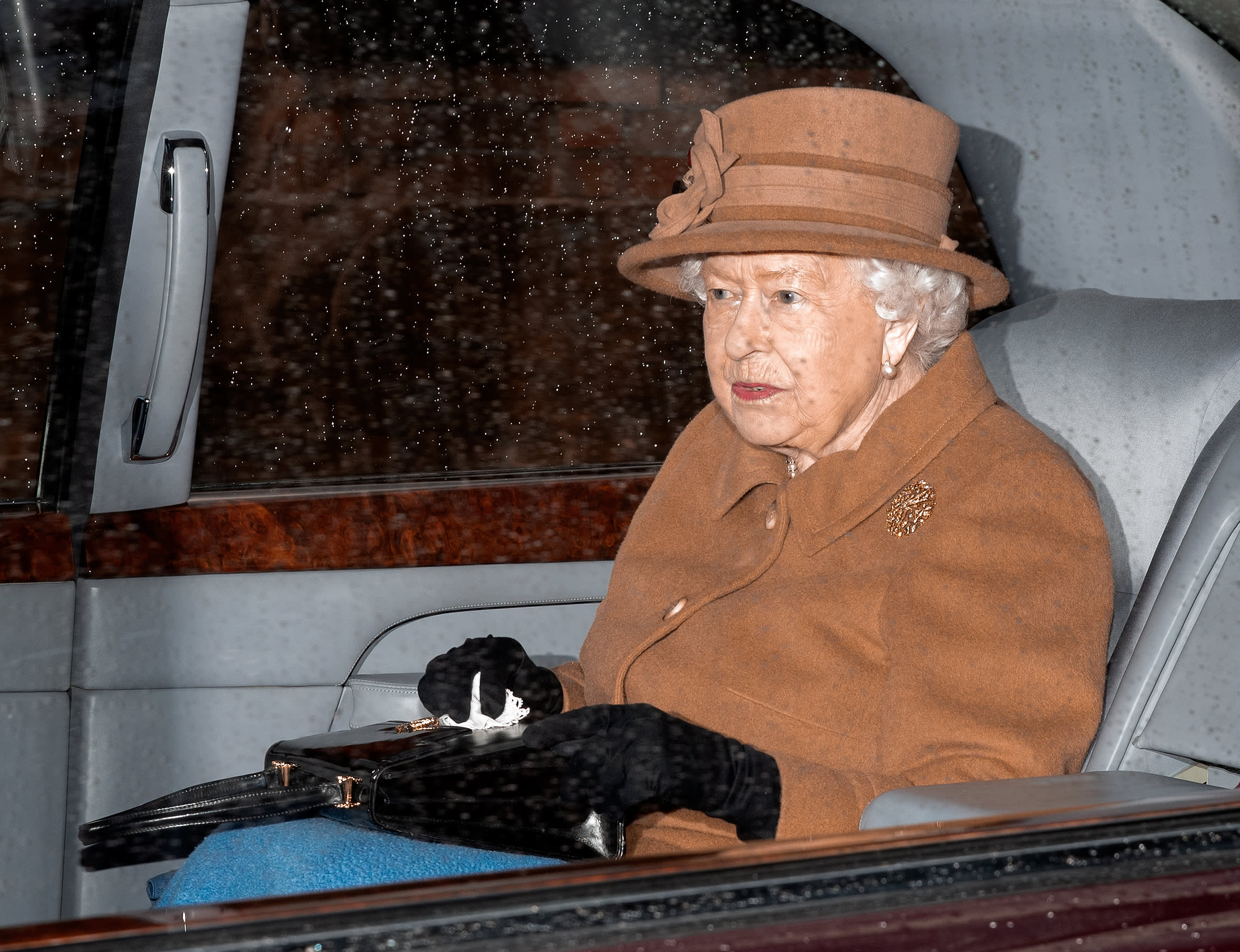 British royal family faces nearly $45 million shortfall due to the coronavirus thumbnail