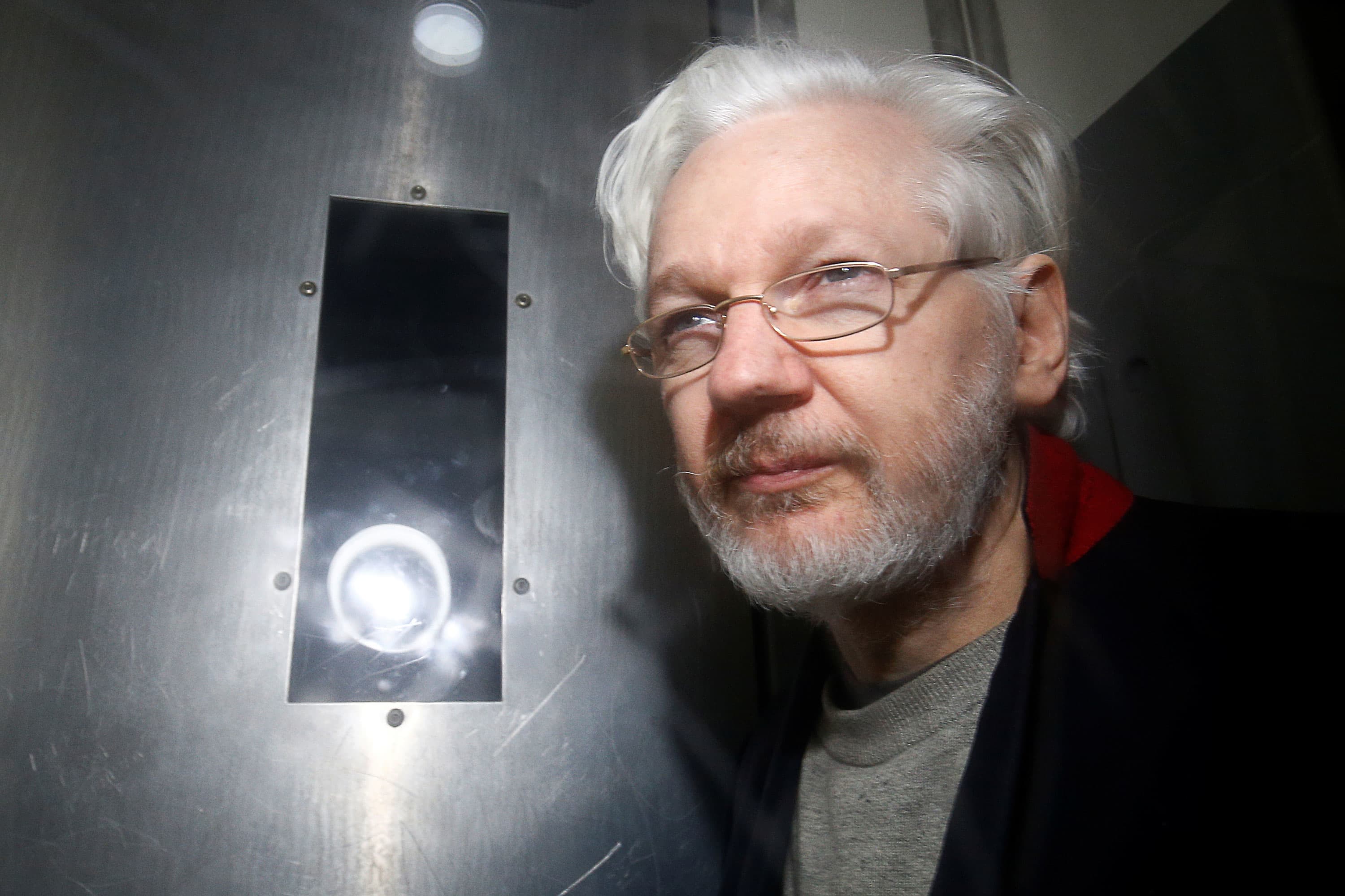U.S. wins appeal to extradite Wikileaks founder Julian Assange from the UK