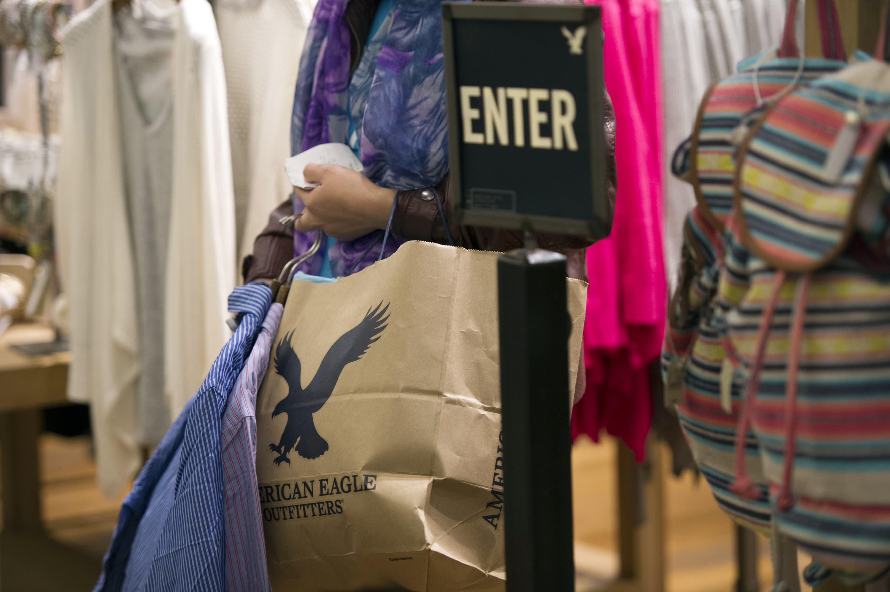 American Eagle Outfitters Expands Into Europe - WSJ