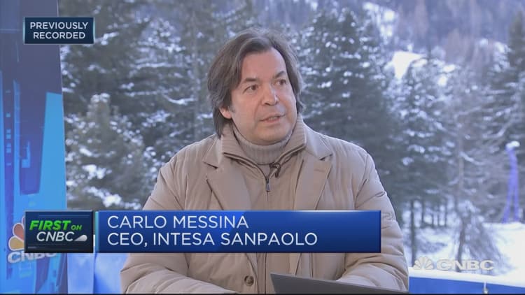 Time to move away from negative interest rates, Intesa Sanpaolo CEO says