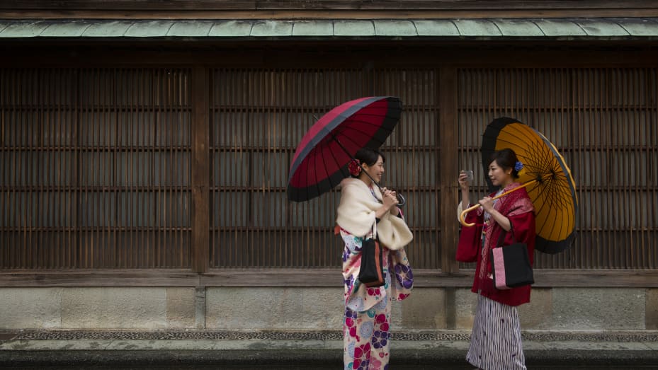 Women in the district of Higashi Chaya in Kanazawa, Japan.