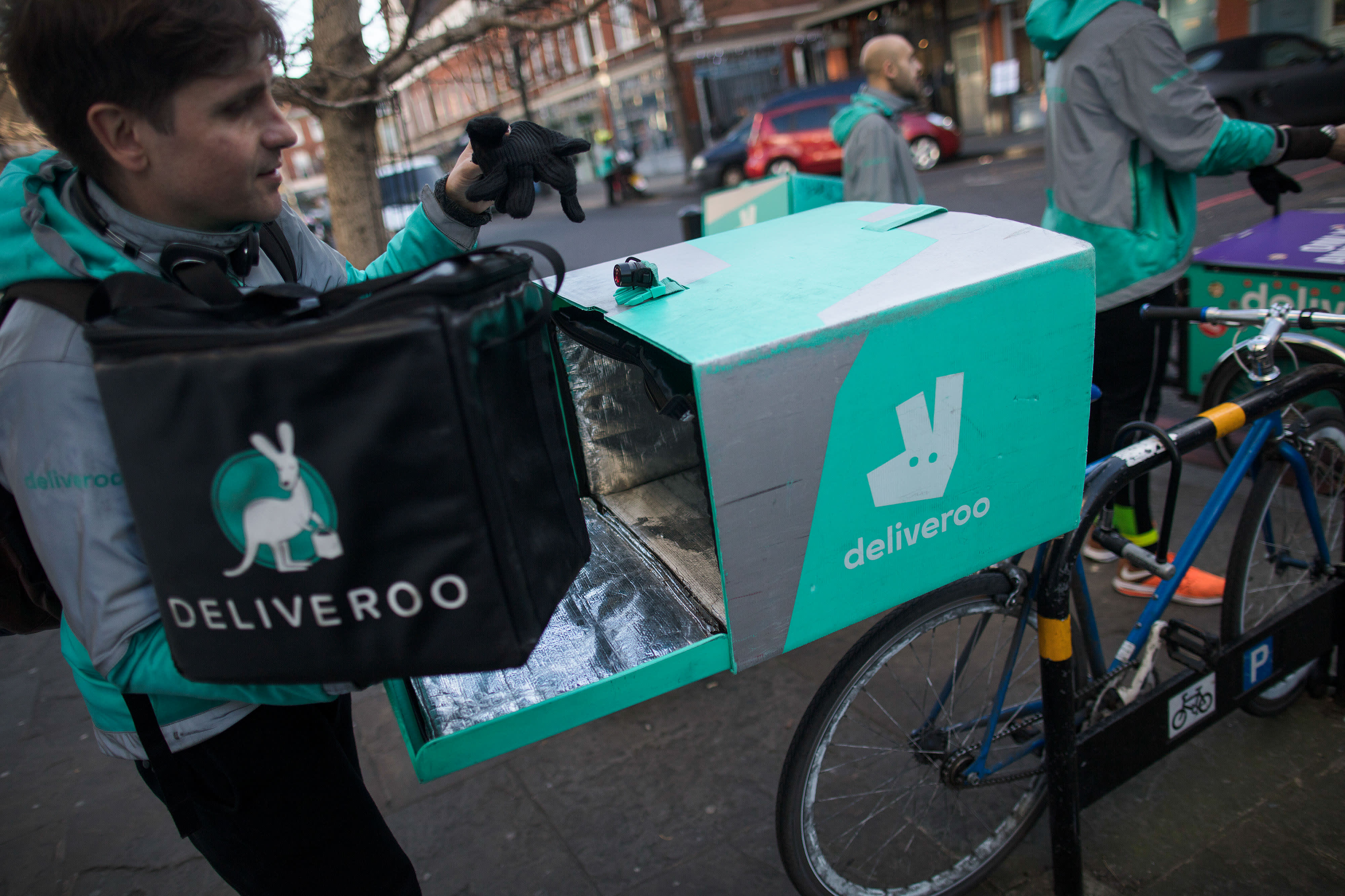 Amazon Gets Approval To Buy Stake In Uk Food Delivery Firm Deliveroo