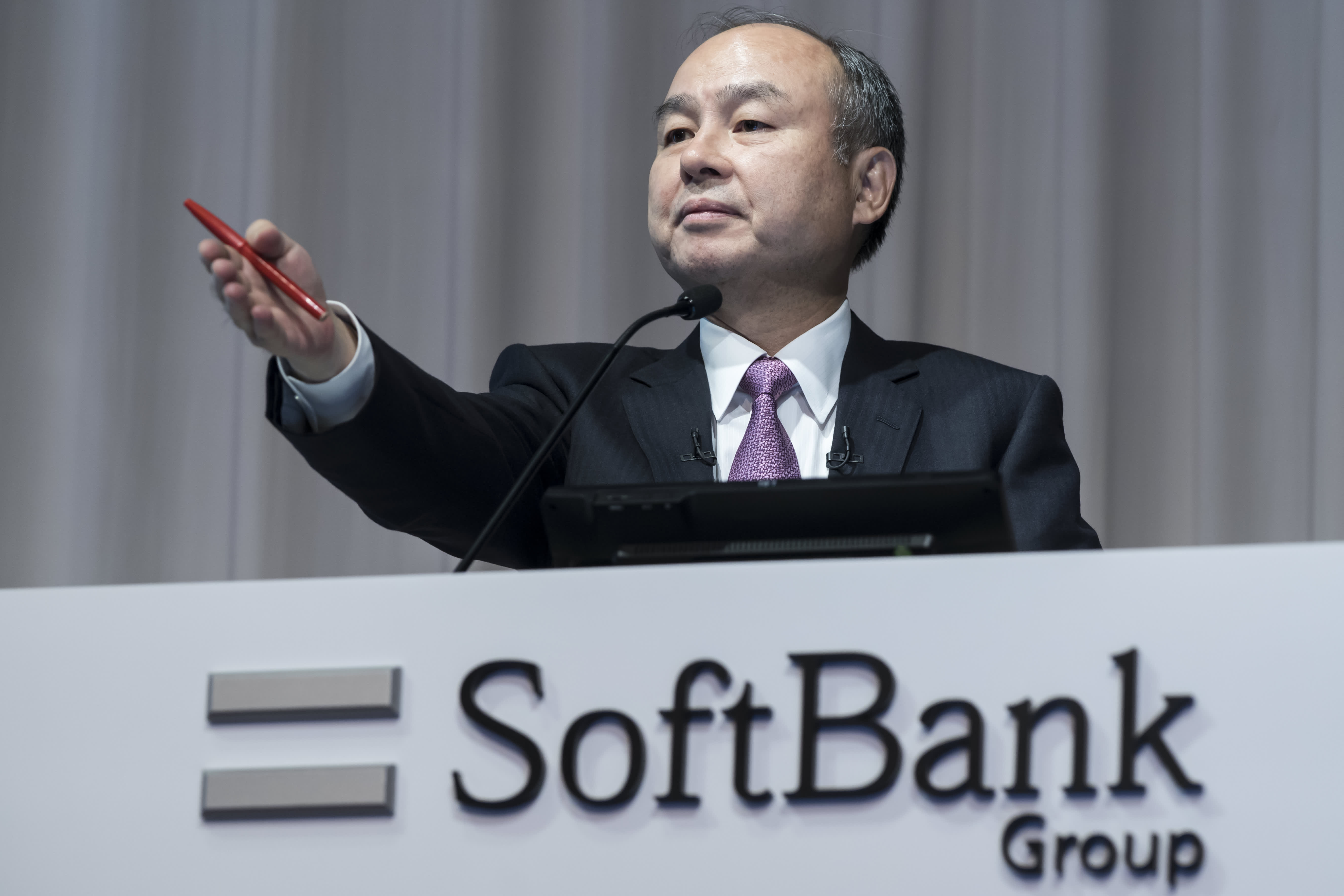 SoftBank’s Vision Fund ekes out gain but company posts $6.2 billion quarterly loss