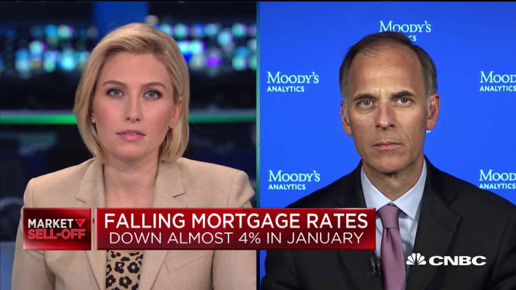 Mortgage rates around 3% will get buyers out: Economist