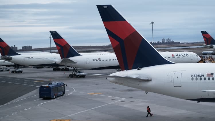 How coronavirus fears are hurting airline stocks