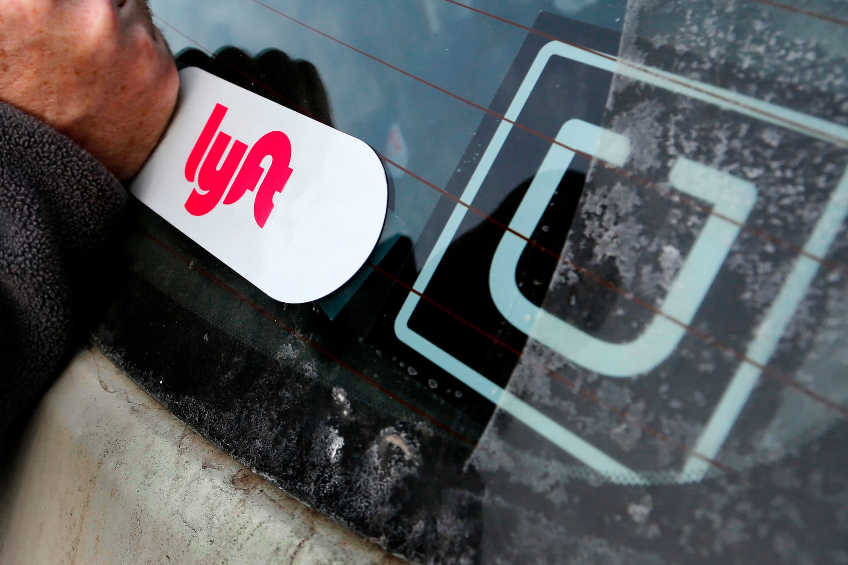 Uber and Lyft will offer free rides to vaccination sites in White House partnership