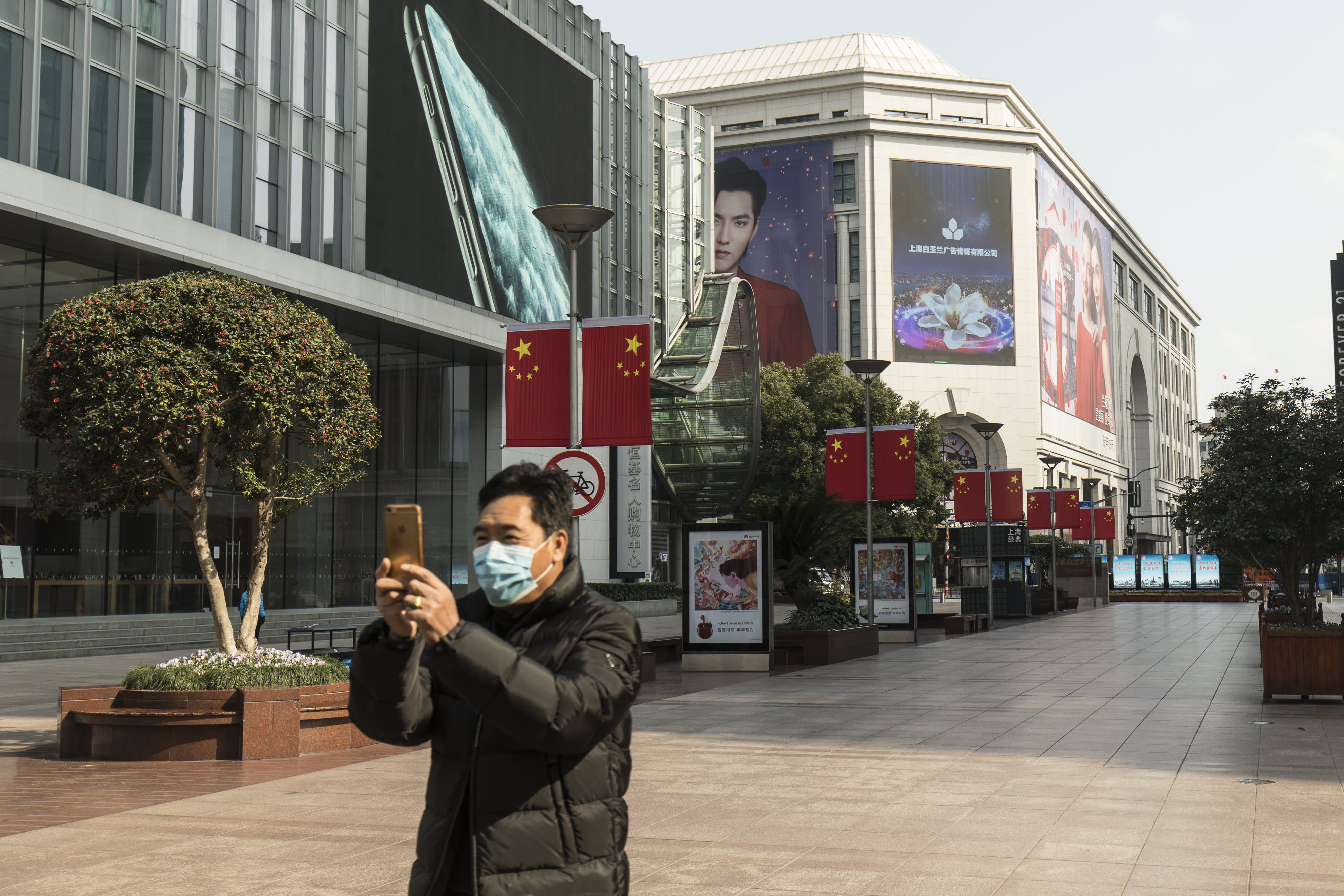 Coronavirus outbreak could sink China's smartphone shipments by 30% in Q1, IDC says thumbnail
