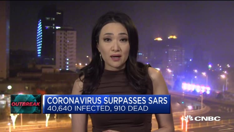 Coronavirus surpasses SARS with more than 910 dead