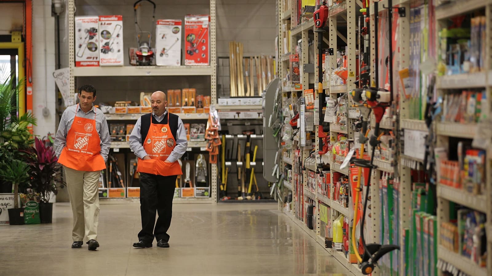 Home Depot Is Hiring 80 000 And Offering Up To 5 000 For College