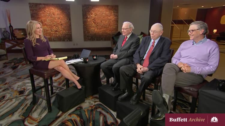 Buffett: Stocks are 'ridiculously cheap' if rates don't move