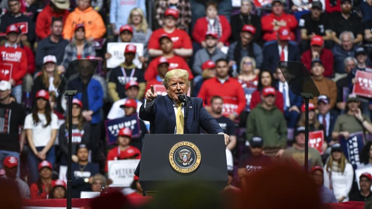 President Donald Trump criticizes Oscar-winning 'Parasite' during Colorado campaign rally