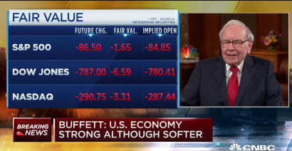 Buffett: I can't make money by predicting 'what's going to go on next week or next month'