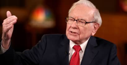 Buffett: Wells Fargo shareholders would be 'a lot better off' if it addressed problems sooner