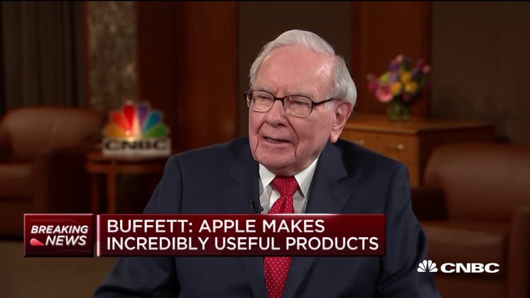 Warren Buffett on his new iPhone: 'My flip phone is permanently gone'