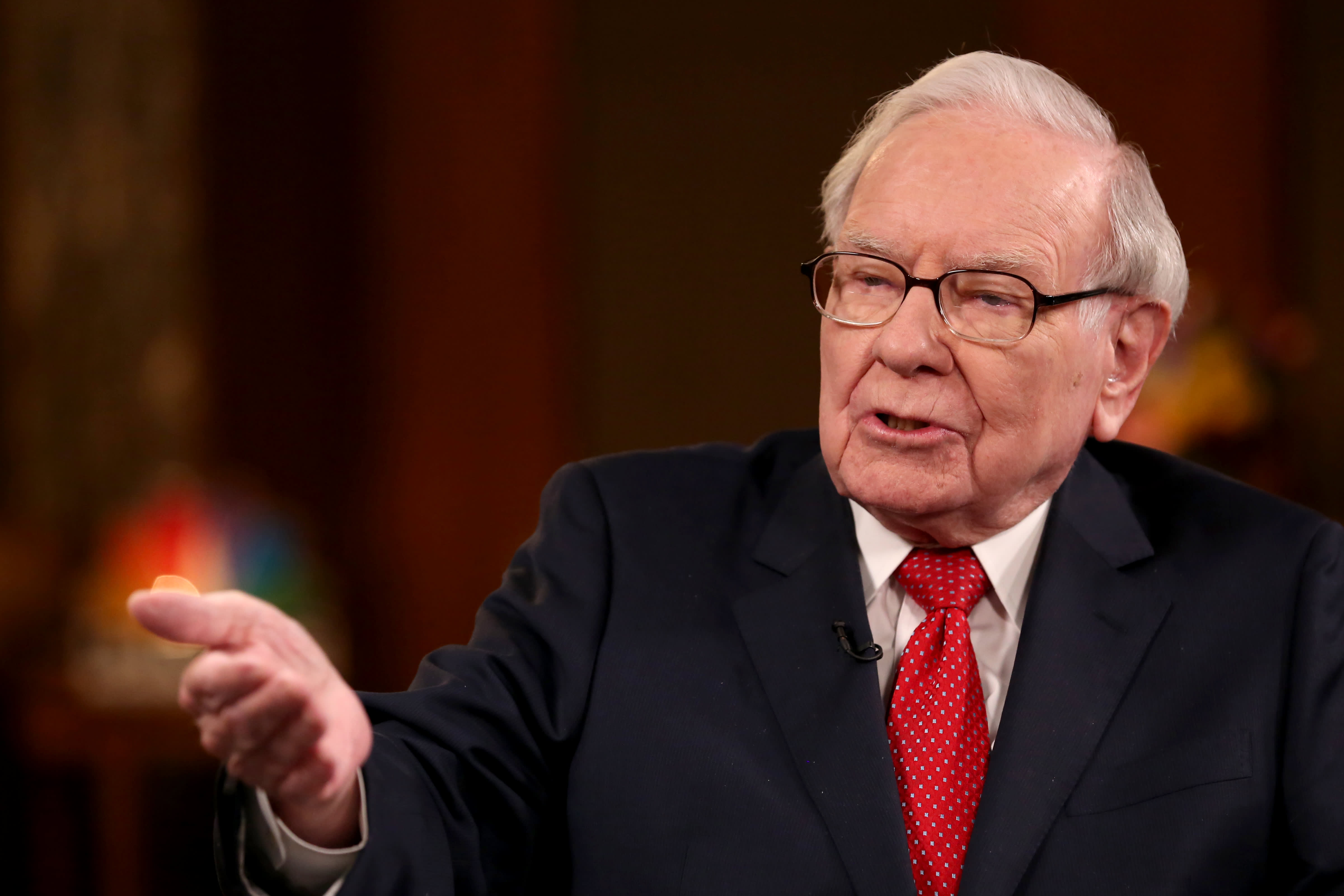 Buffett buys back more Berkshire shares this year after a record $ 25 billion in 2020