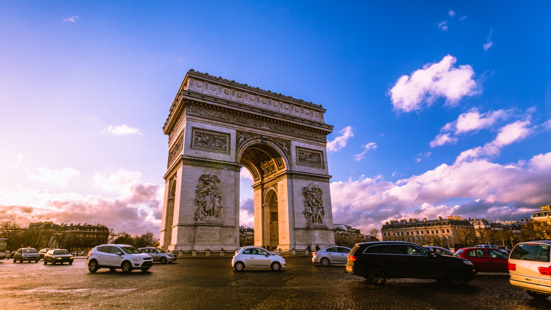 Renault and Ferrovial expand electric car-sharing service to Paris