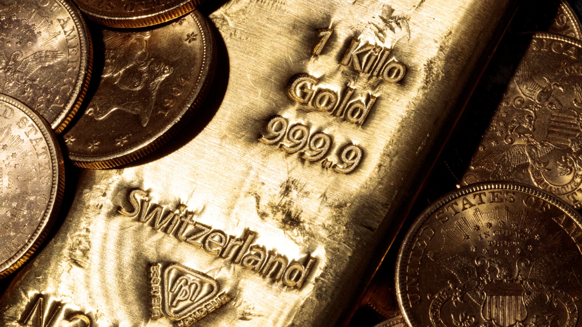 Ціни на золото досягли місячного максимуму, оскільки криза в Україні знизила апетит до ризику