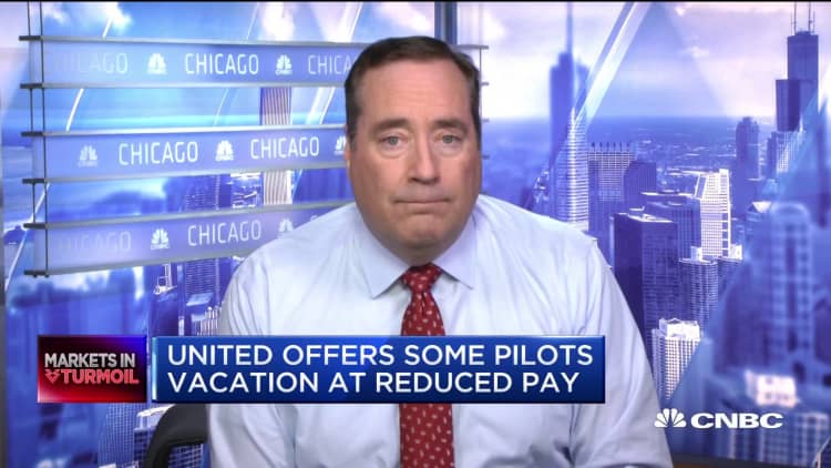 United offers some pilots vacation at reduced pay due to decrease in demand