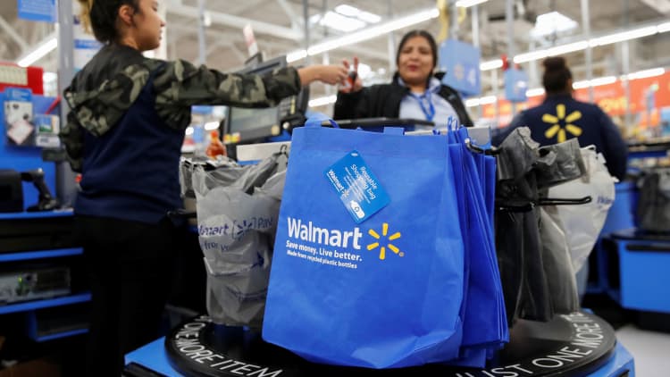 Cramer: Walmart's earnings demonstrate America's 'survival of the fittest economy'