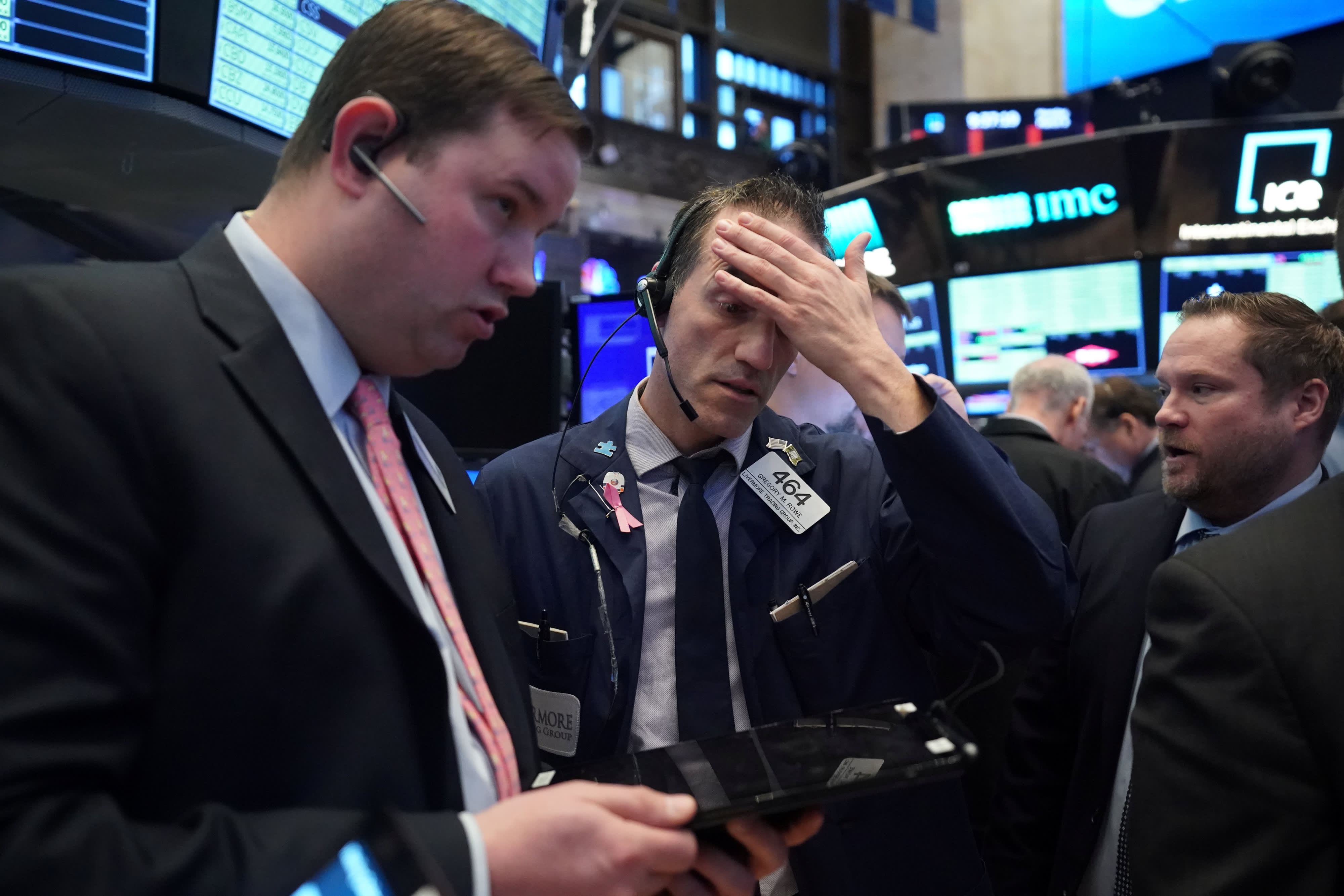 Сильно упали цены. Крах биржи. Обвал фондового рынка. Обвал фондового рынка 2020. Паника на фондовом рынке.