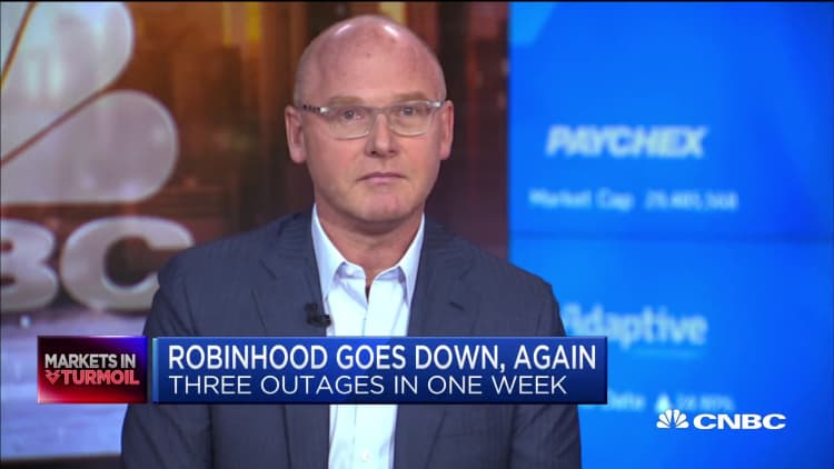 Early Robinhood investor discusses trading platform's service outages amid wild market swings
