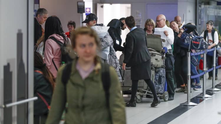 Travelers see long wait times at US airports amid coronavirus travel ban
