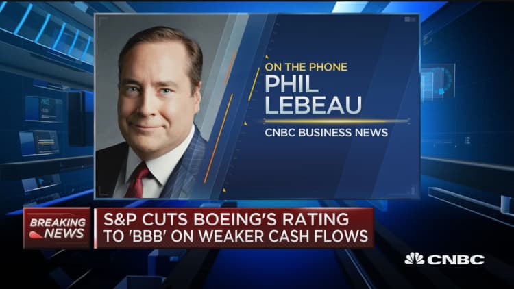S&P cuts Boeing's credit rating on weaker cash flows