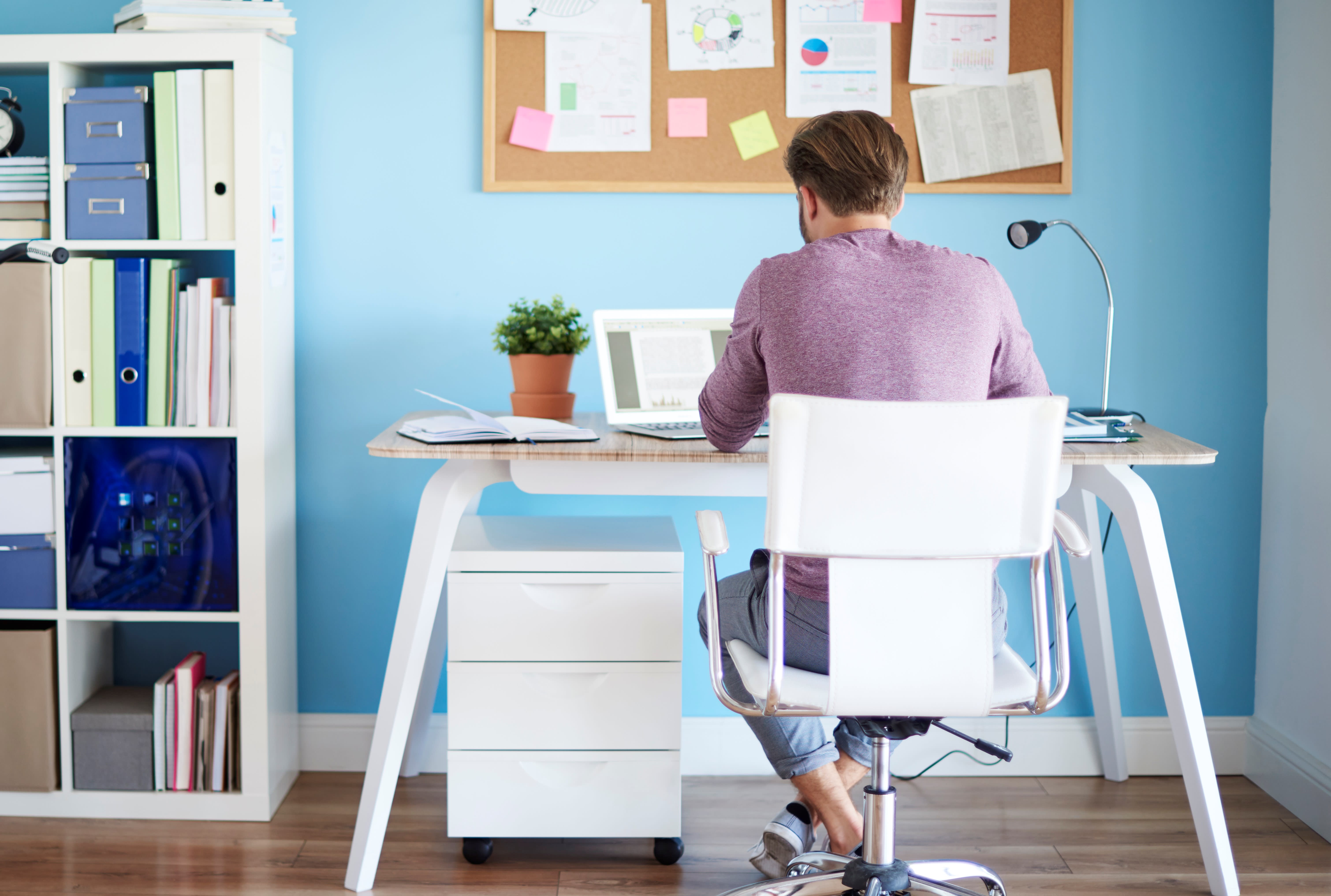 I've been working from home for 10 years. Here are the 6 biggest mistakes  to avoid