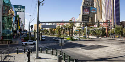 Nevada to close casinos and ban dining out to stem coronavirus spread