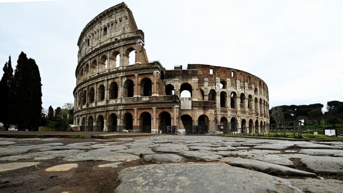 GP: Coronavirus Italy Rome Coliseum empty 200328