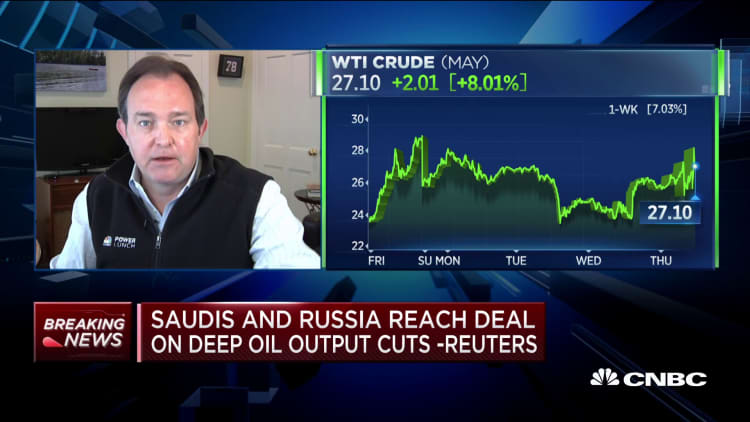 Reuters: Saudis, Russians reach deal on deep oil output cuts