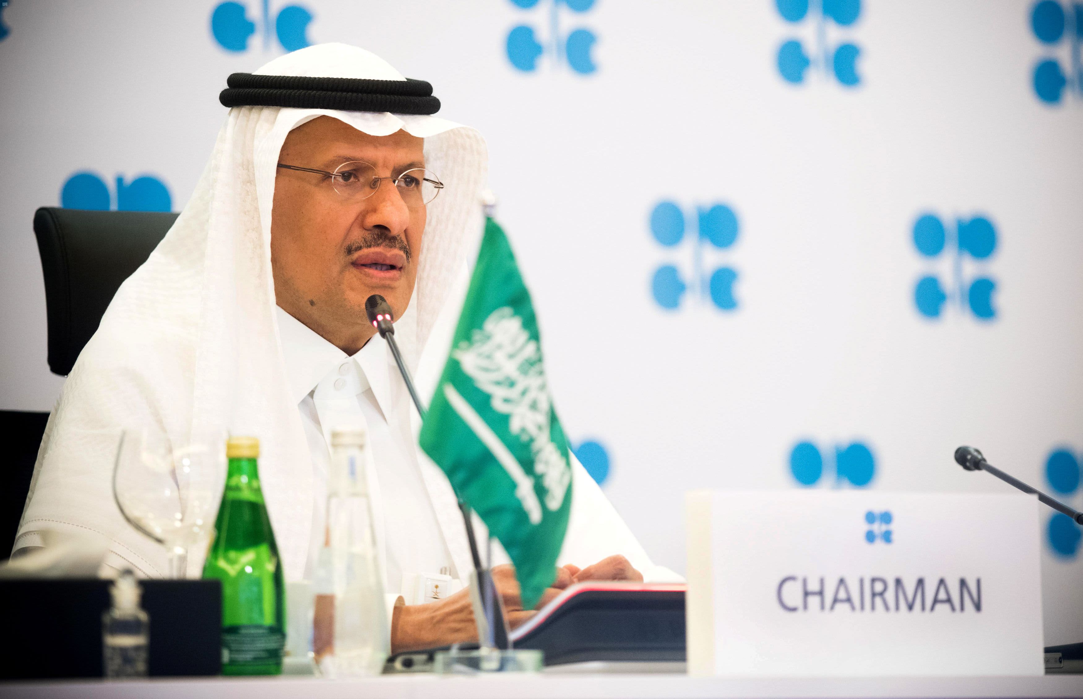 Saudi Arabia and UAE pay attention to oil production policy