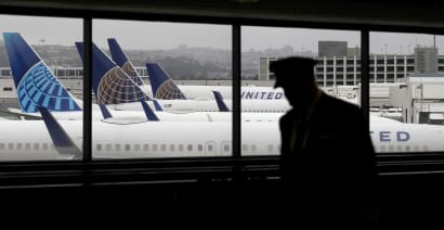 United gives pilots 5% raises early after contract talks turn rocky