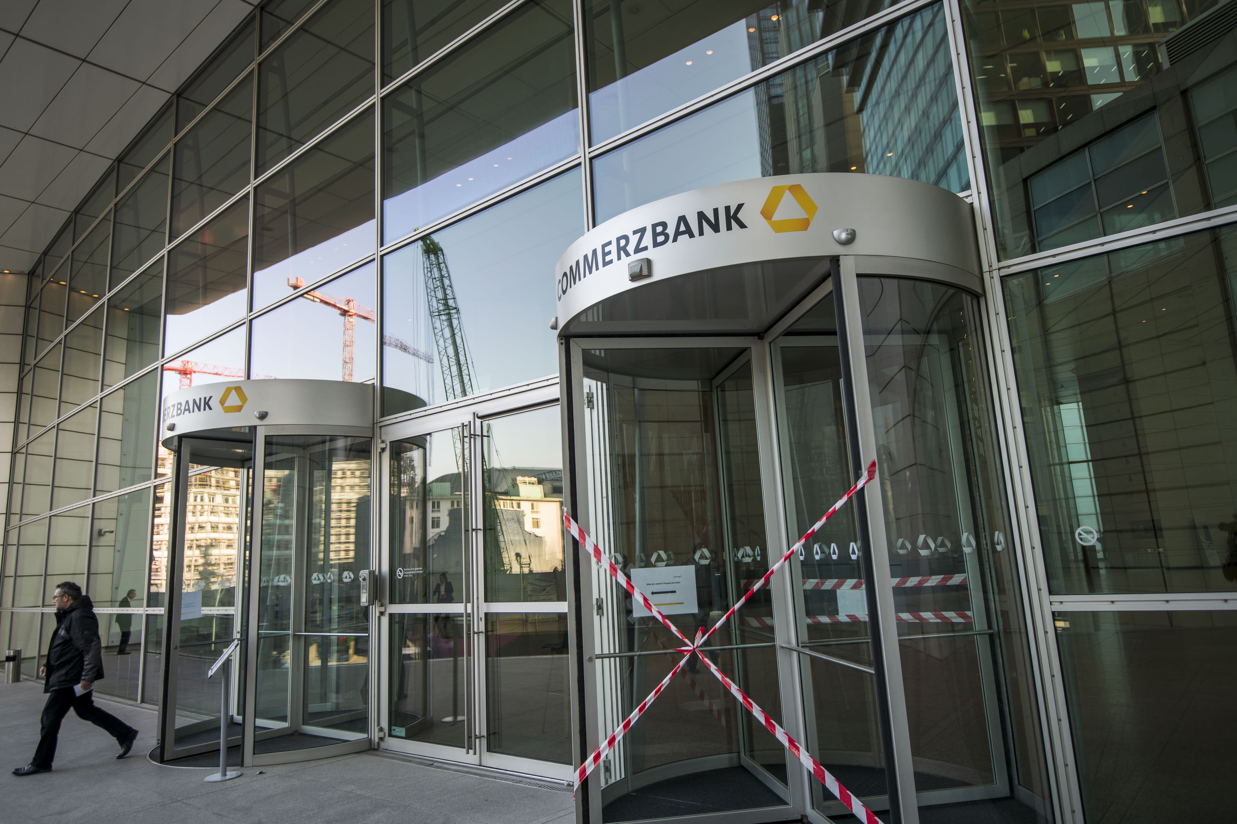 Метро банк телефон. Европейские банки. Банки Германии. Банки метро. Специализированные банки Германии.