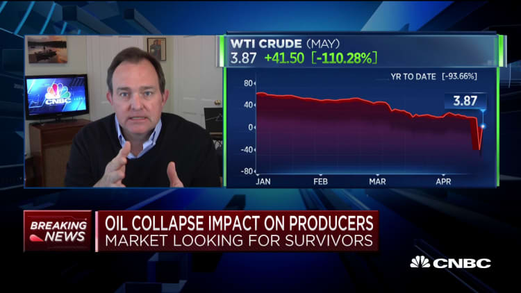 Here's how the historic collapse in oil prices affects producers