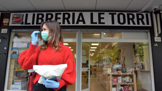 Premium: los casos de coronavirus en Italia disminuyen ligeramente después de semanas de encierro