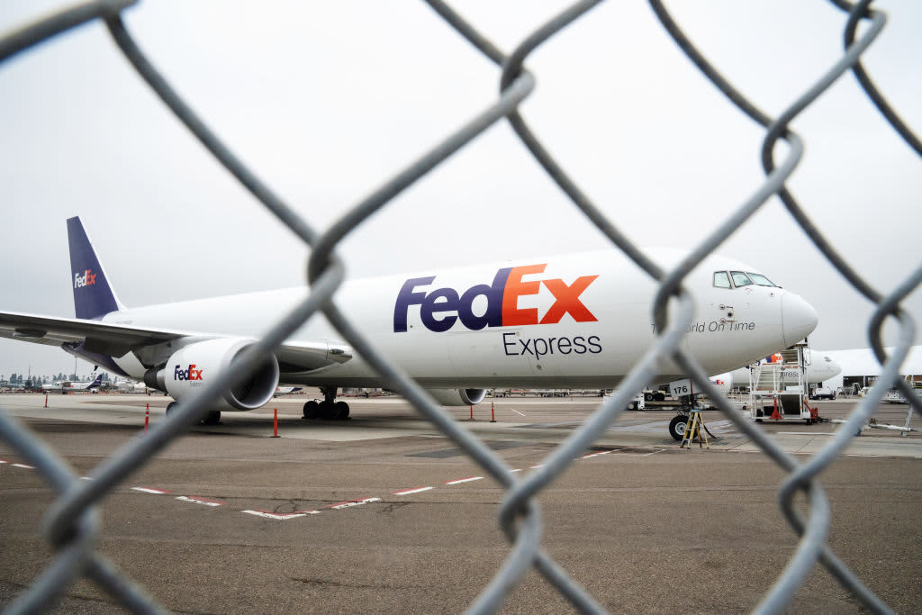 FedEx pledges $2 billion toward carbon-neutral operations by 2040, aims for all-electric fleet