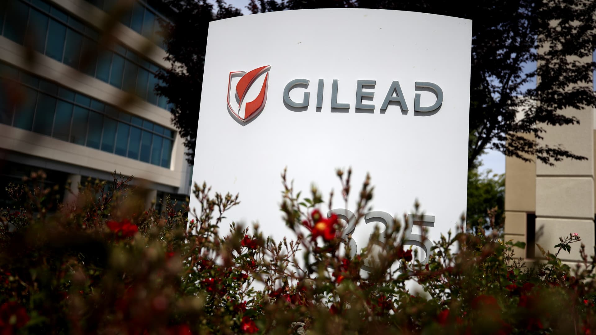 AutoZone and Gilead are among stocks that historically outperform during bear markets