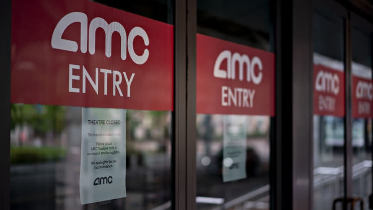 AMC reverses course, now requires guests to wear masks